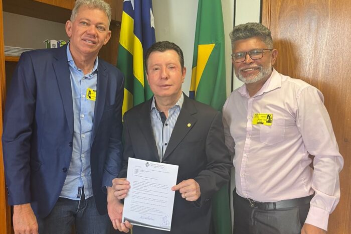 Vereador e líder do governo James Farias solicita ao Deputado Federal José Nelto audiência no ministério da saúde.