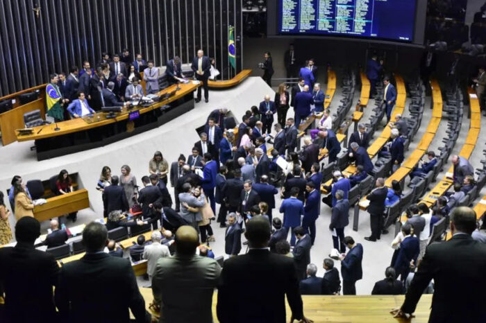 Com 142 deputados, PSD, MDB e União entregam oito votos para o governo em votação do Marco do Saneamento