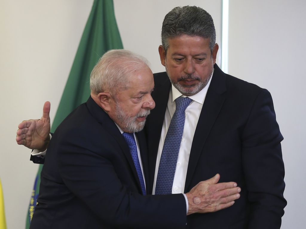 Lira negocia apadrinhado do PP na Saúde, mas Lula resiste e tenta negociar