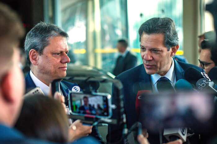 Ao lado de Haddad, Tarcísio admite recuar de principal crítica à reforma tributária