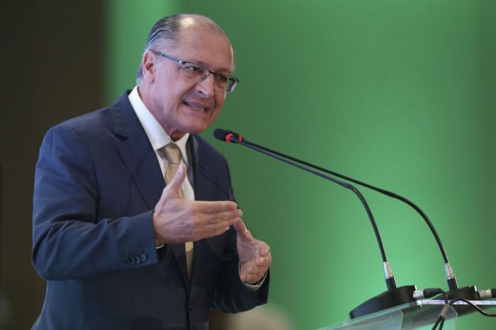 Reforma tributária: Alckmin defende 'desonerar completamente' investimentos e exportações