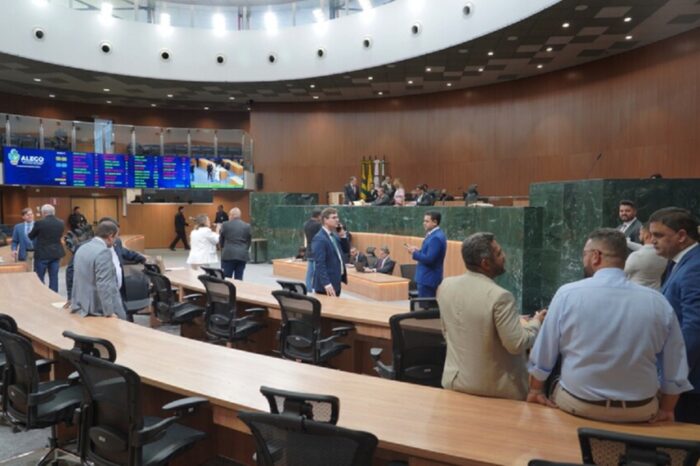 Deputados aprovam revisão do orçamento estadual com remanejamento de R$ 2 bi