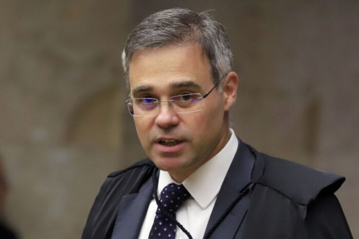 Ministro do STF vota para manter suspensão de ganhos acima do teto para servidores em Goiás