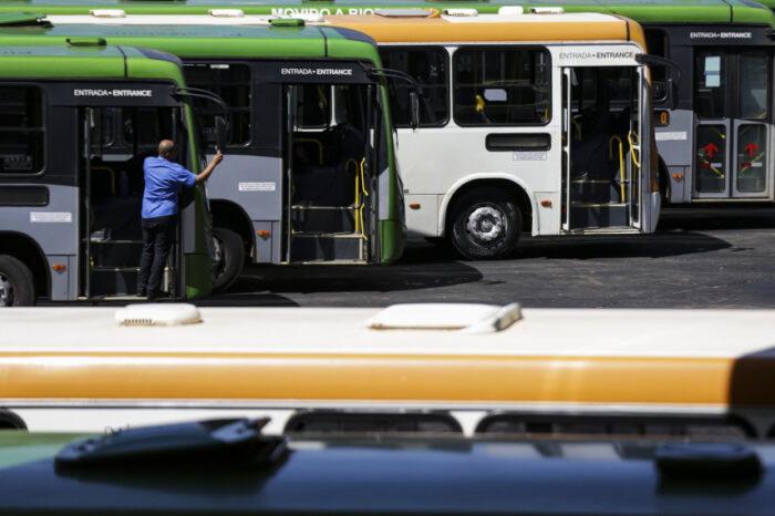 Frota de 763 ônibus circula no DF com validade vencida, apontam relatórios