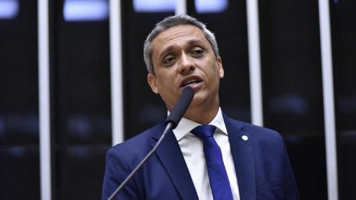 PGR denuncia Gustavo Gayer por racismo contra ministro e injúria em fala sobre Lula