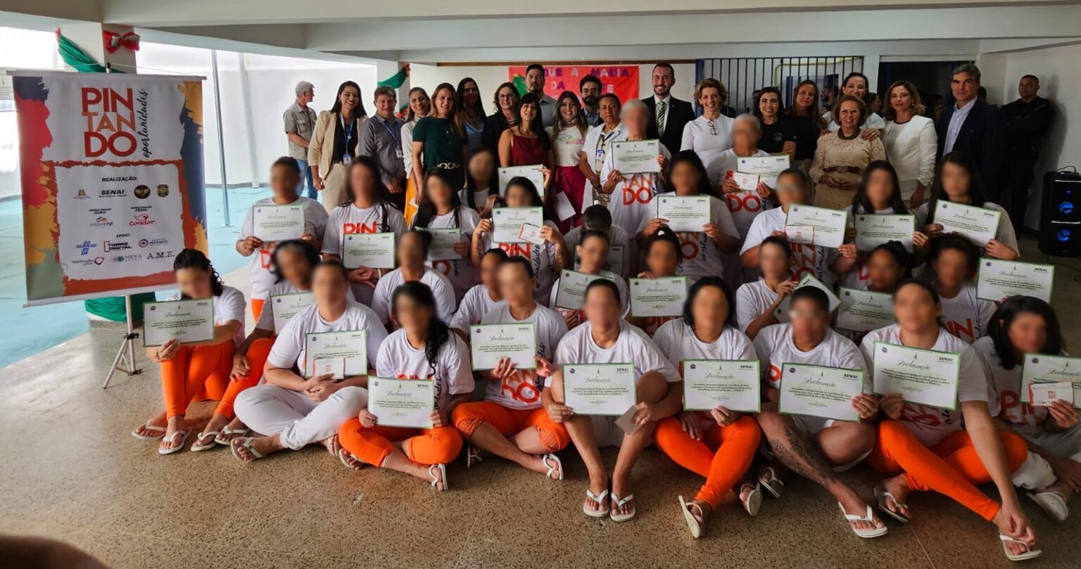 Penitenciária feminina do DF celebra projeto ‘Pintando Oportunidades’