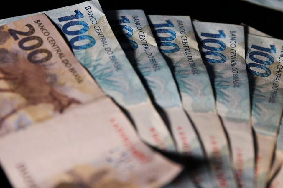 Dinheiro esquecido: brasileiros ainda podem retirar R$ 7,59 bilhões; veja se tem direito
