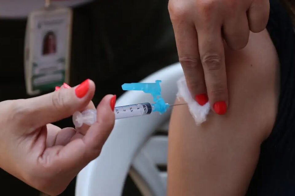 Quanto custa a vacina da dengue? Quem poderá tomar de graça pelo SUS? Tire suas dúvidas
