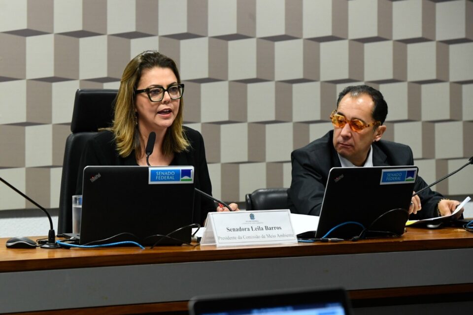 Senadora Leila e senador Kajuru pedem suspensão do reajuste de passagens de ônibus entre DF e Entorno