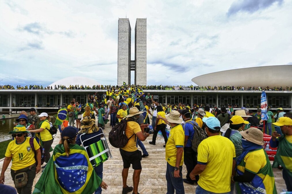 65% acham que 8/1 foi vandalismo e 30%, tentativa de golpe, diz pesquisa