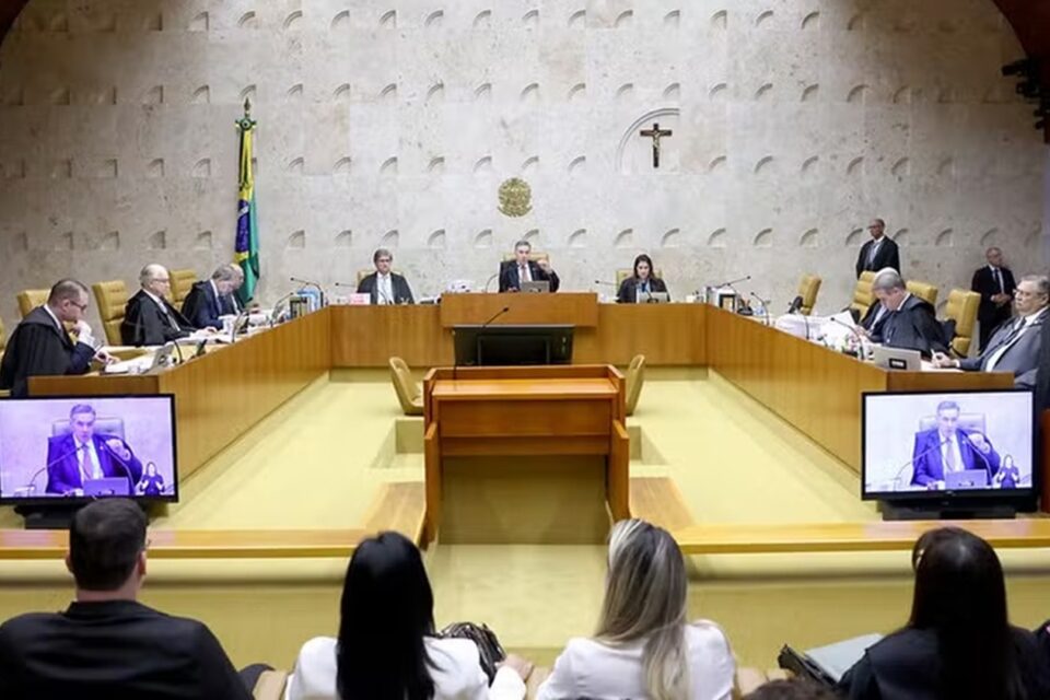 STF forma maioria para descriminalizar posse de maconha