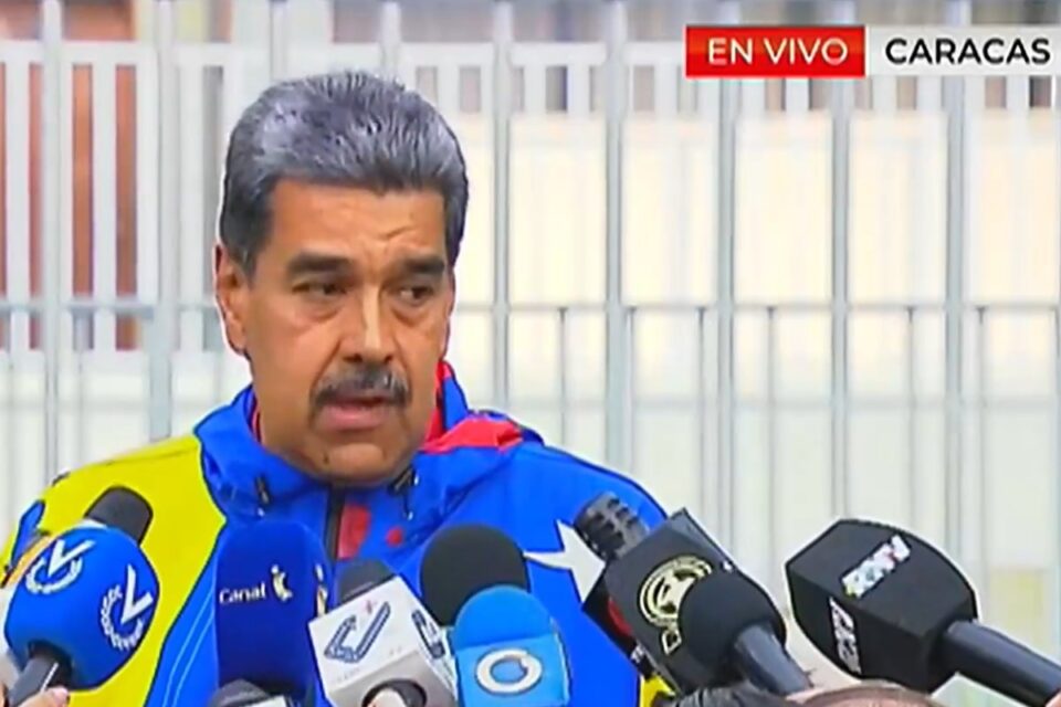 Eleições na Venezuela: Órgão eleitoral fala de vitória de Maduro; oposição fala em fraude