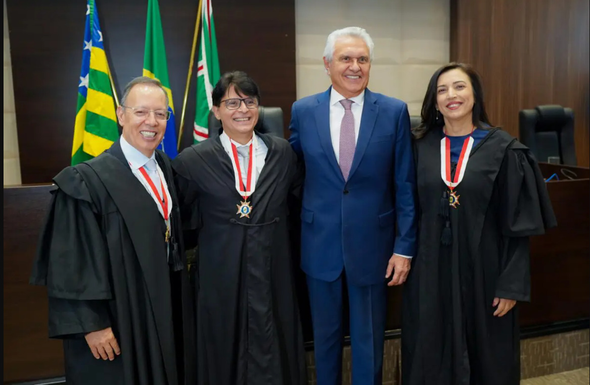 Caiado reforça a harmonia entre poderes, em posse de desembargadores