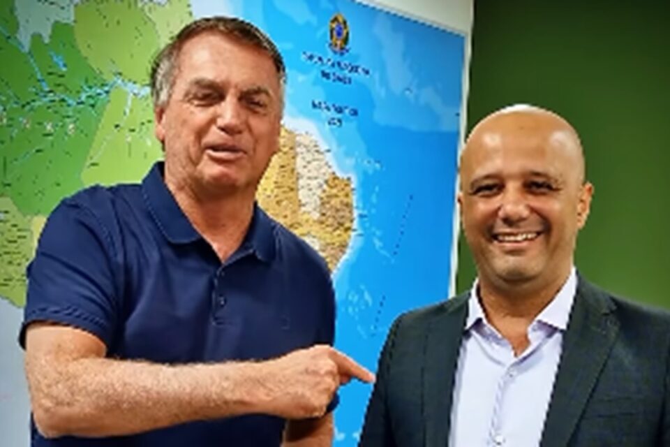 Bolsonaro lança Vitor Hugo como seu nome à Câmara de Goiânia