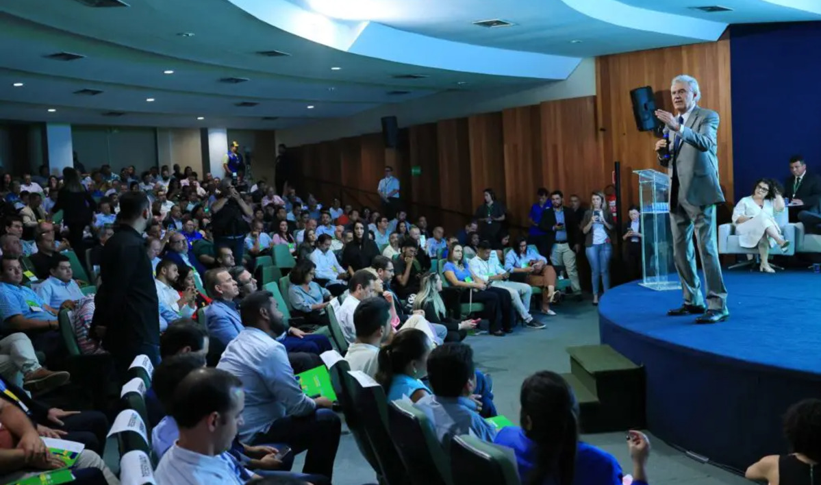 Governo alerta prefeitos eleitos sobre importância do combate à dengue