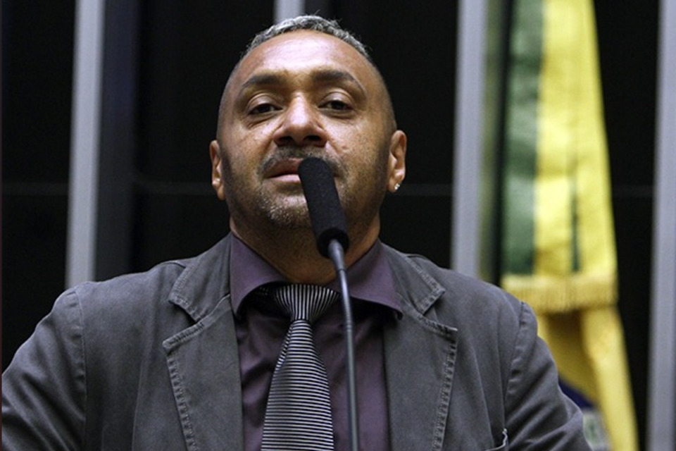 Tiririca é criticado na internet por não assinar PEC do fim da jornada 6×1