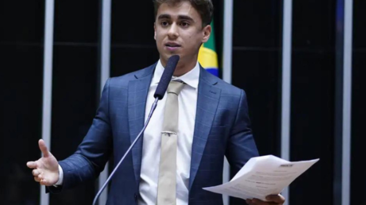 Nikolas Ferreira critica prisão de Daniel Silveira e minimiza falas antidemocráticas