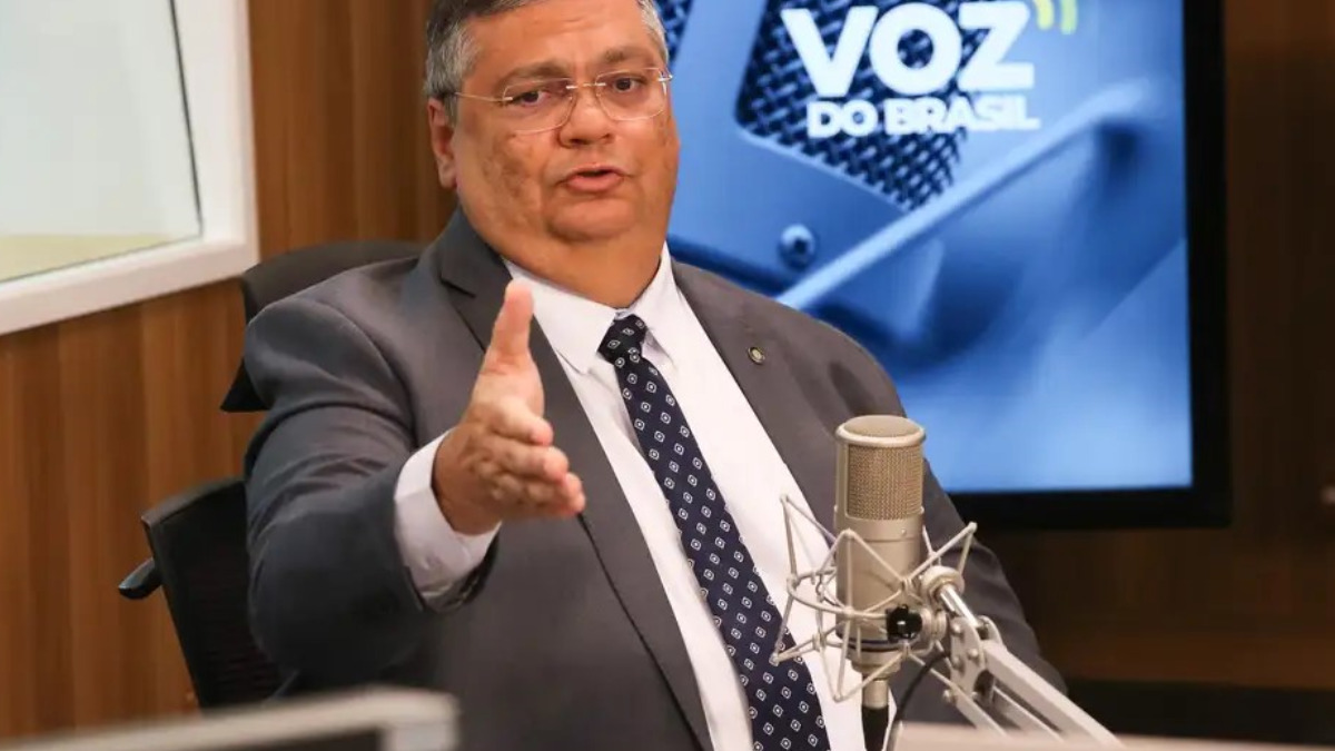 Dino libera parte das emendas para governo cumprir piso da saúde