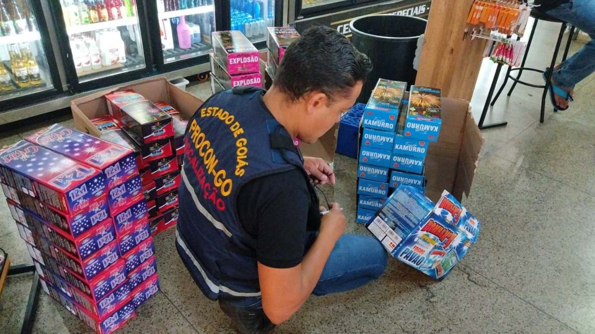 Procon apreende 7,5 mil fogos de artifício em Goiânia; veja o motivo
