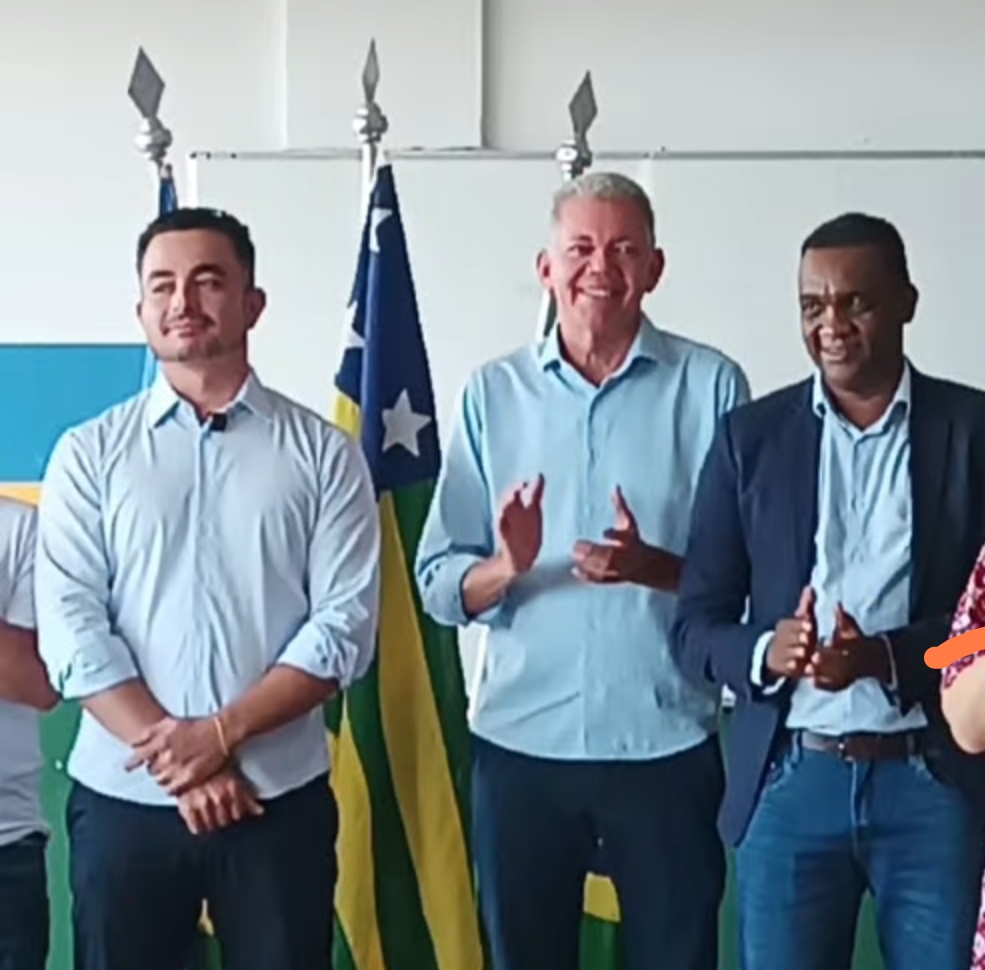<strong>Secretário de Educação de Águas Lindas, Fábio Campos, se reúne com diretores para ouvir demandas e fortalecer a educação</strong>