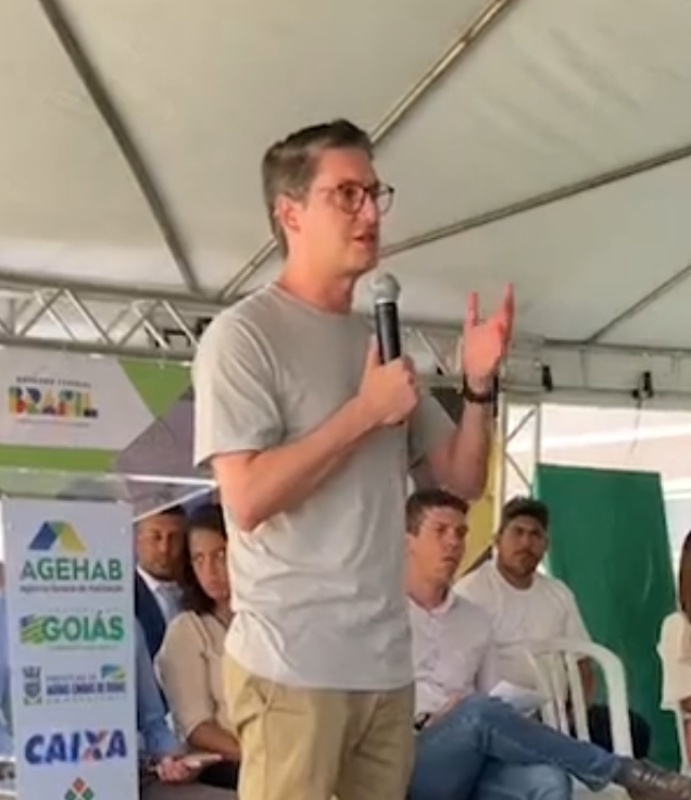 <strong>Prefeito de Águas Lindas se destaca em Goiás e recebe elogios durante entrega de moradias populares</strong>