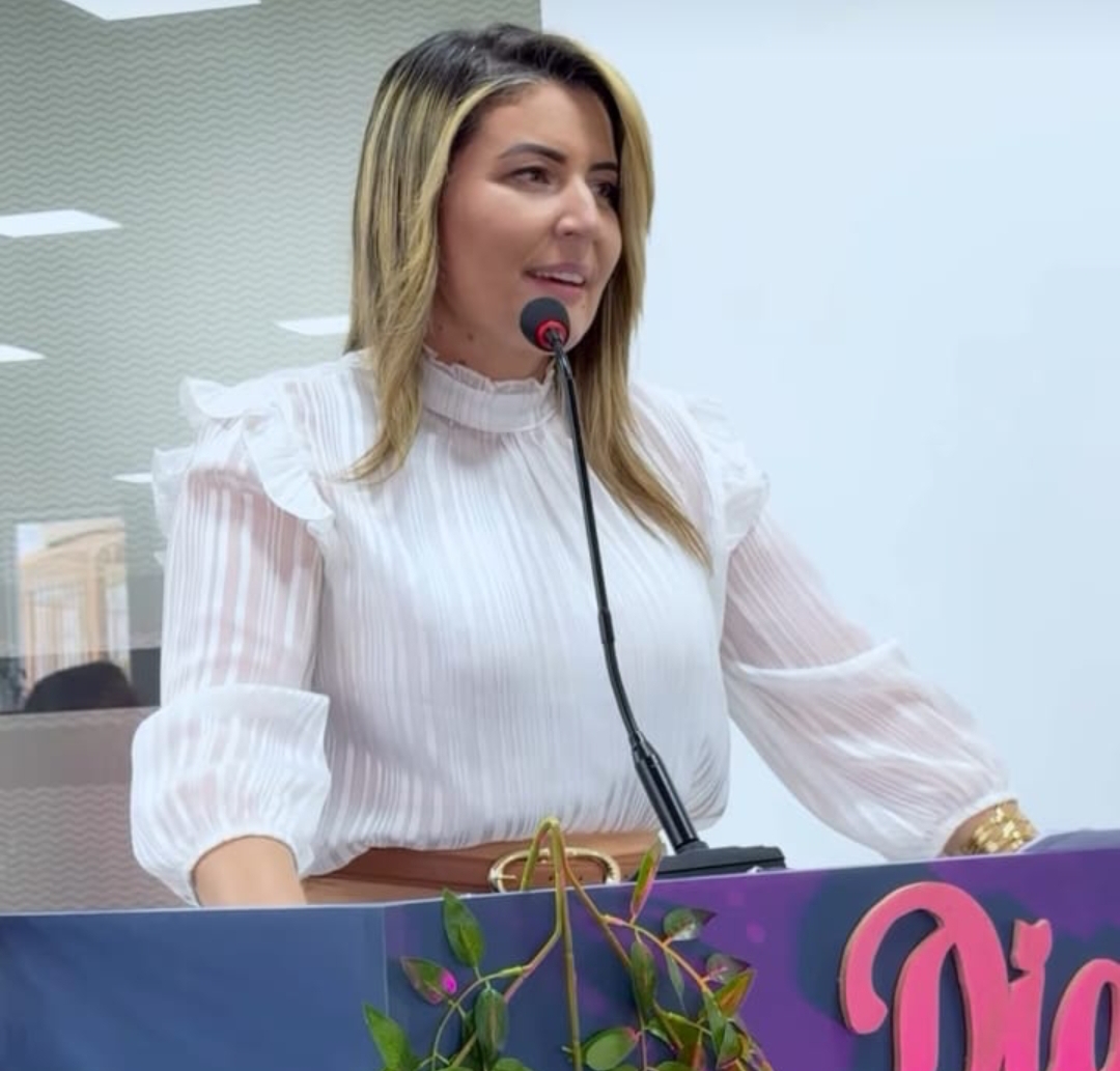 vereadora Giva Felipe brilha na condução da sessão solene em homenagem ao dia da mulher