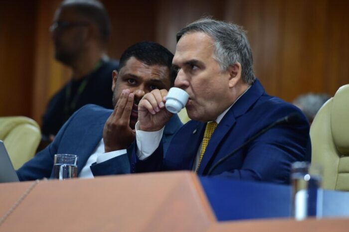 Mabel cancela ida à Câmara e apresenta plano de reestruturação da Comurg no Paço