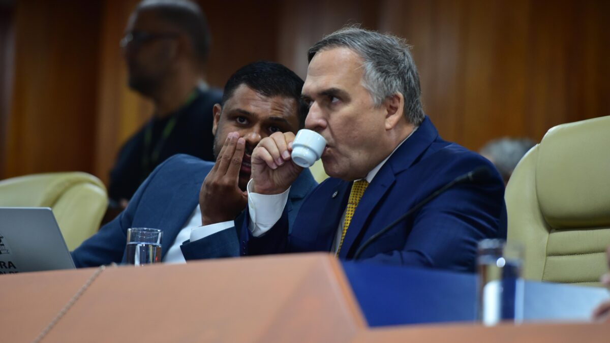 Mabel cancela ida à Câmara e apresenta plano de reestruturação da Comurg no Paço
