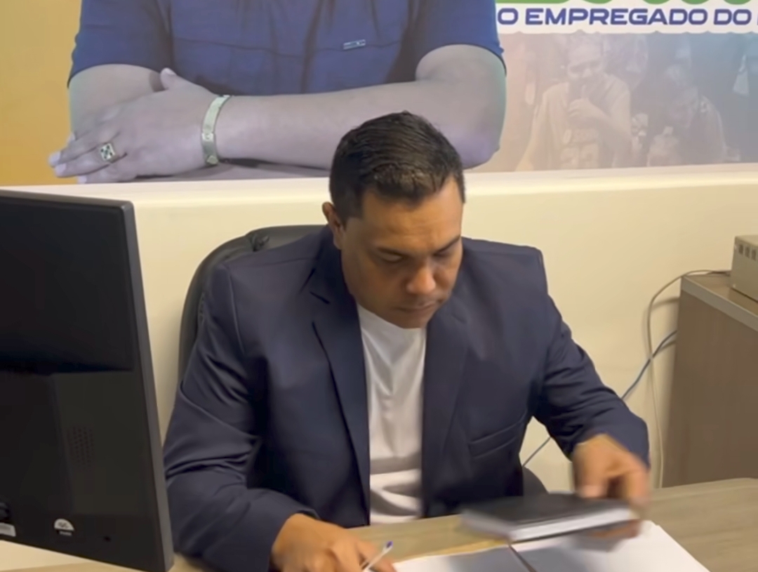 <strong>Vereador Baiano dos Côcos solicita instalação de câmeras de segurança nas escolas municipais</strong>