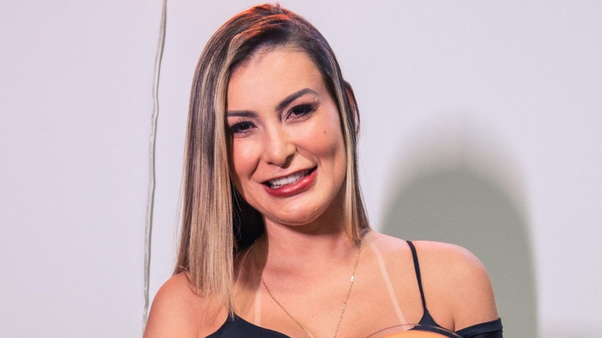 Andressa Urach diz que vai se candidatar a deputada federal e pede sugestão de partido