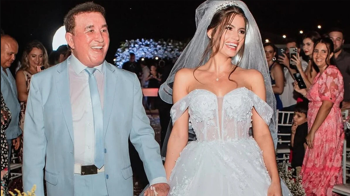 Amado Batista revela como conheceu esposa e responde se planeja ter filhos: “namorar muito”