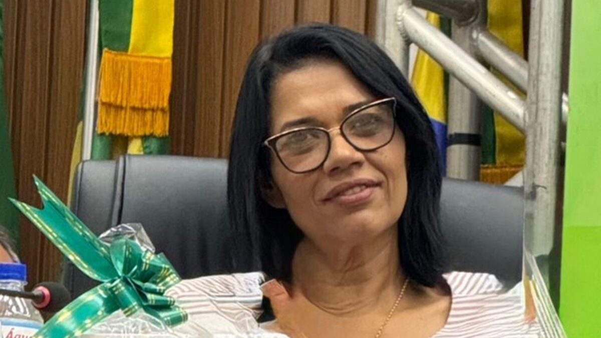 Prefeita de Santa Tereza se pronuncia sobre máquina apreendida em área privada