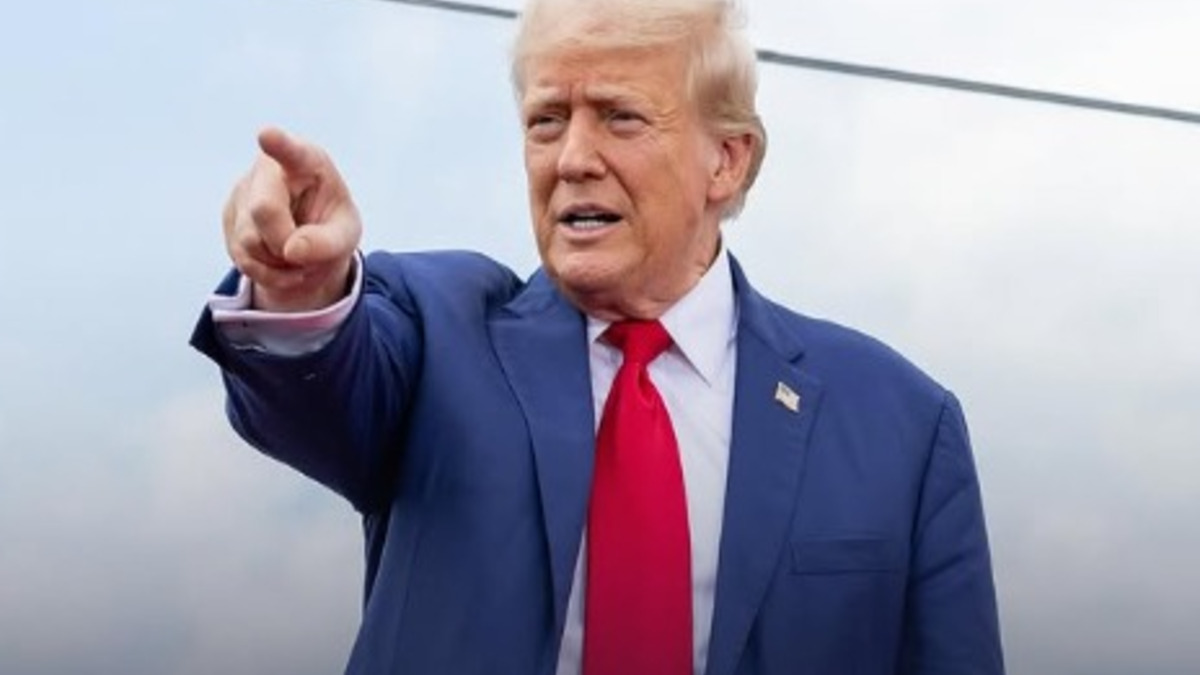 Postagem da Casa Branca com Trump vestido de Papa gera polêmica;