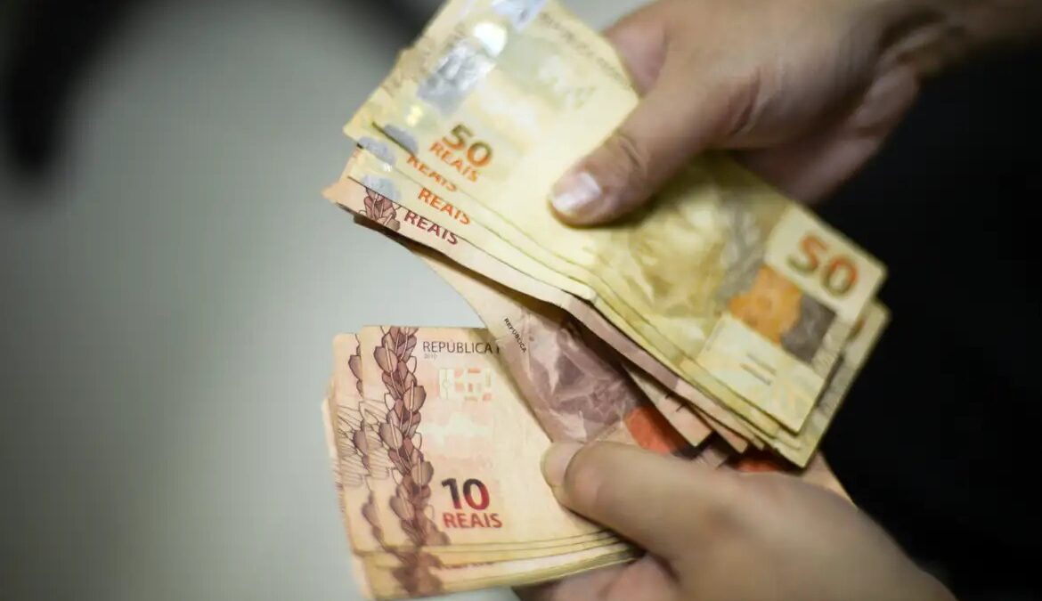 Mesmo entre mais ricos, maioria dos brasileiros não tem reserva de emergência, aponta estudo