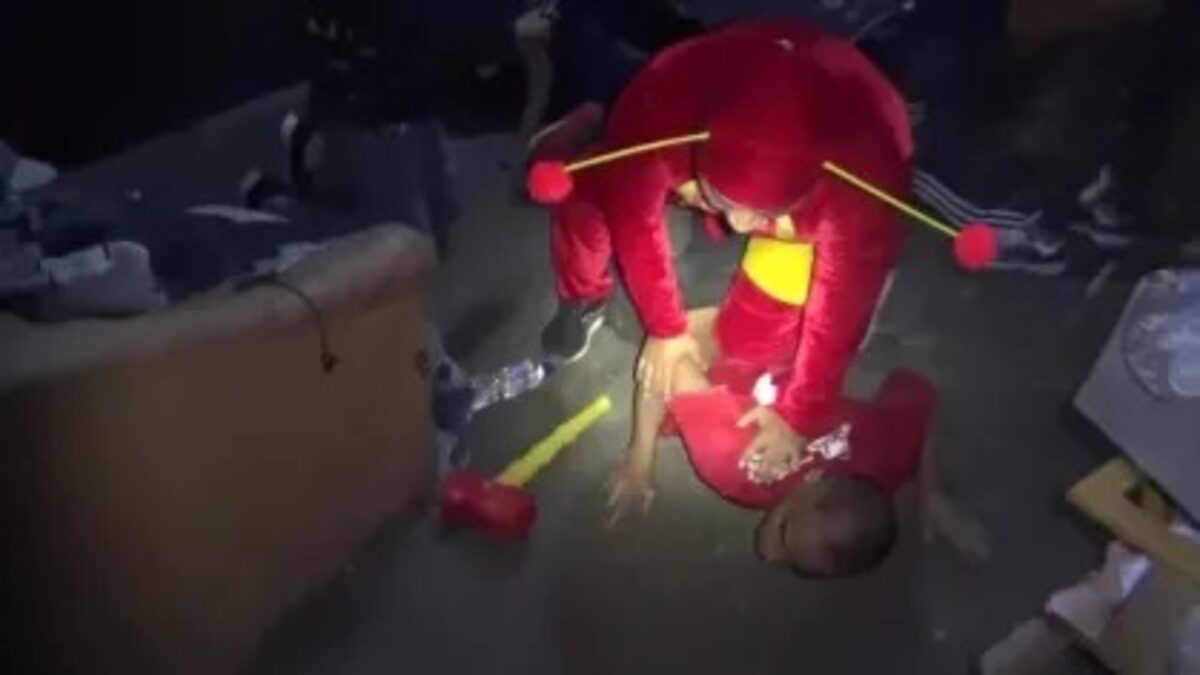 Policial disfarçado de Chapolin ajuda prender traficantes no Peru;