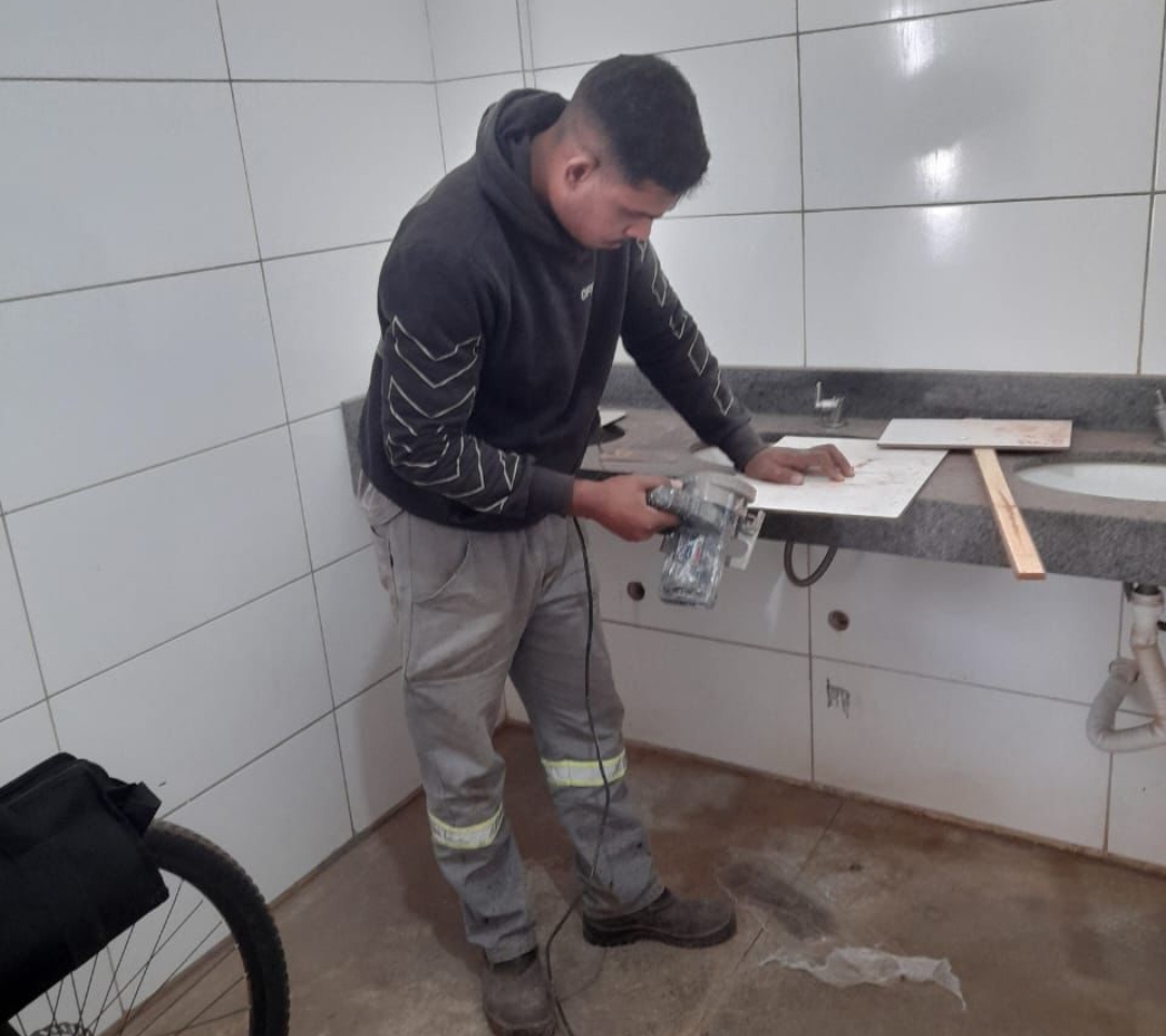 🚧 prefeitura realiza Reforma dos Banheiros no Pavilhão da Feira do Pérola.
