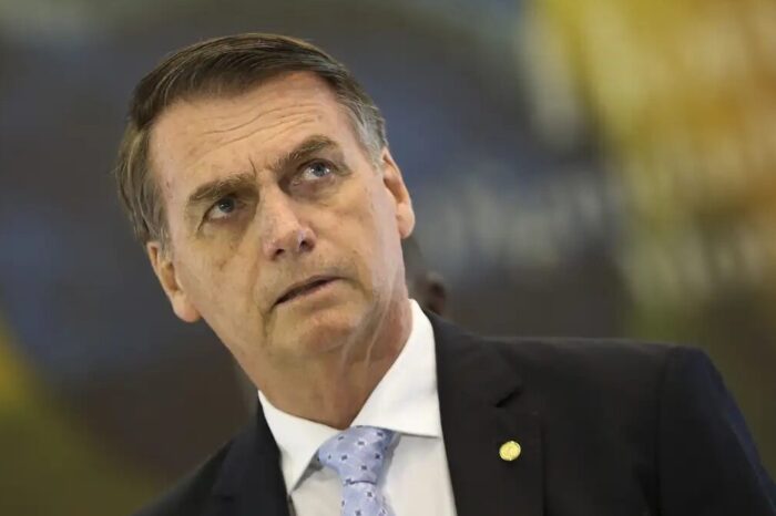 Perícia em pen drive encontrado em banheiro de Bolsonaro é concluída; confira