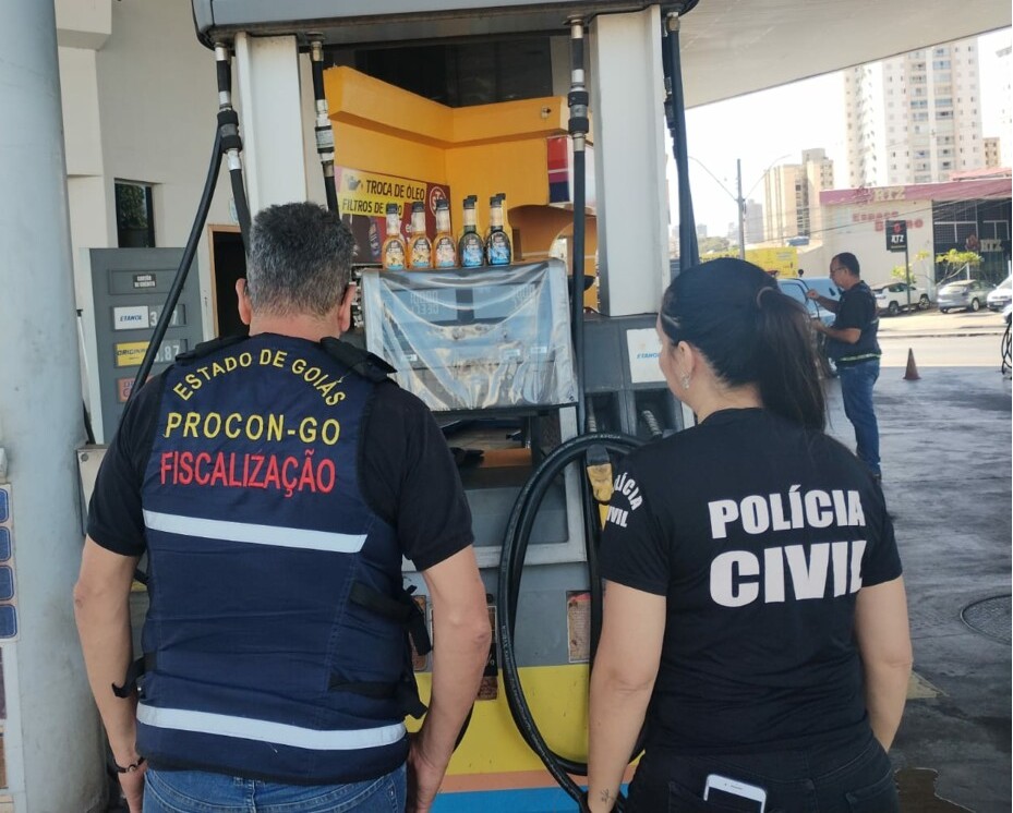 Operação Olho Vivo fiscaliza posto de combustíveis em Goiânia