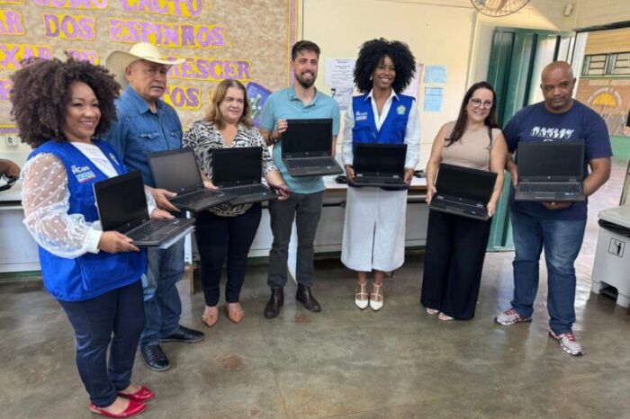 MINISTÉRIO DAS COMUNICAÇÕES DOA 20 COMPUTADORES PARA VALPARAÍSO DE GOIÁS