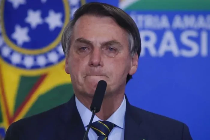 Bolsonaro é preso pela PF por determinação de Moraes