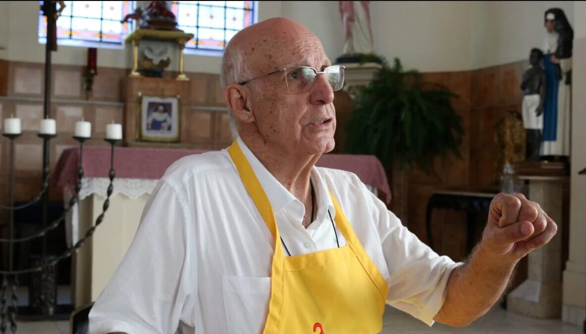 Arquidiocese proíbe padre Júlio Lancellotti de transmitir missas e pode afastá-lo de paróquia; veja motivo