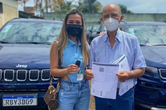 Ex-prefeito de Bom Jesus de Goiás que presenteou 16 netos com Jeep Compass avalia candidatura em 2026