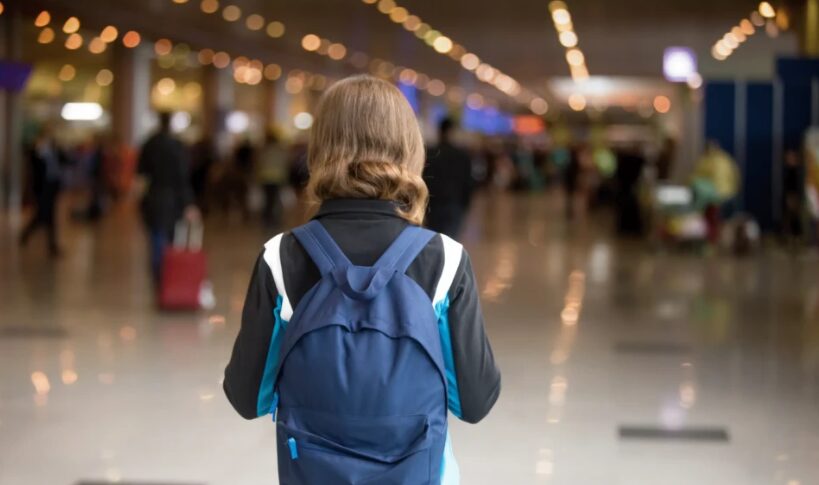 Saiba quando a autorização de viagem é obrigatória para menores de idade